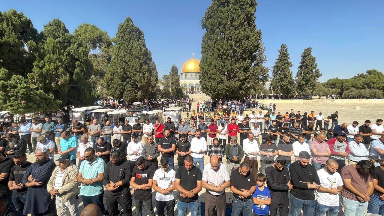 مصون يؤدون "الجمعة" في المسجد الأقصى المبارك (وفا) 